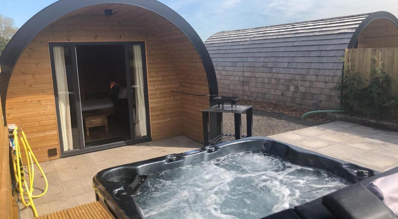 Hôtel Superior Glamping Pod With Hot Tub à Frodsham Extérieur photo