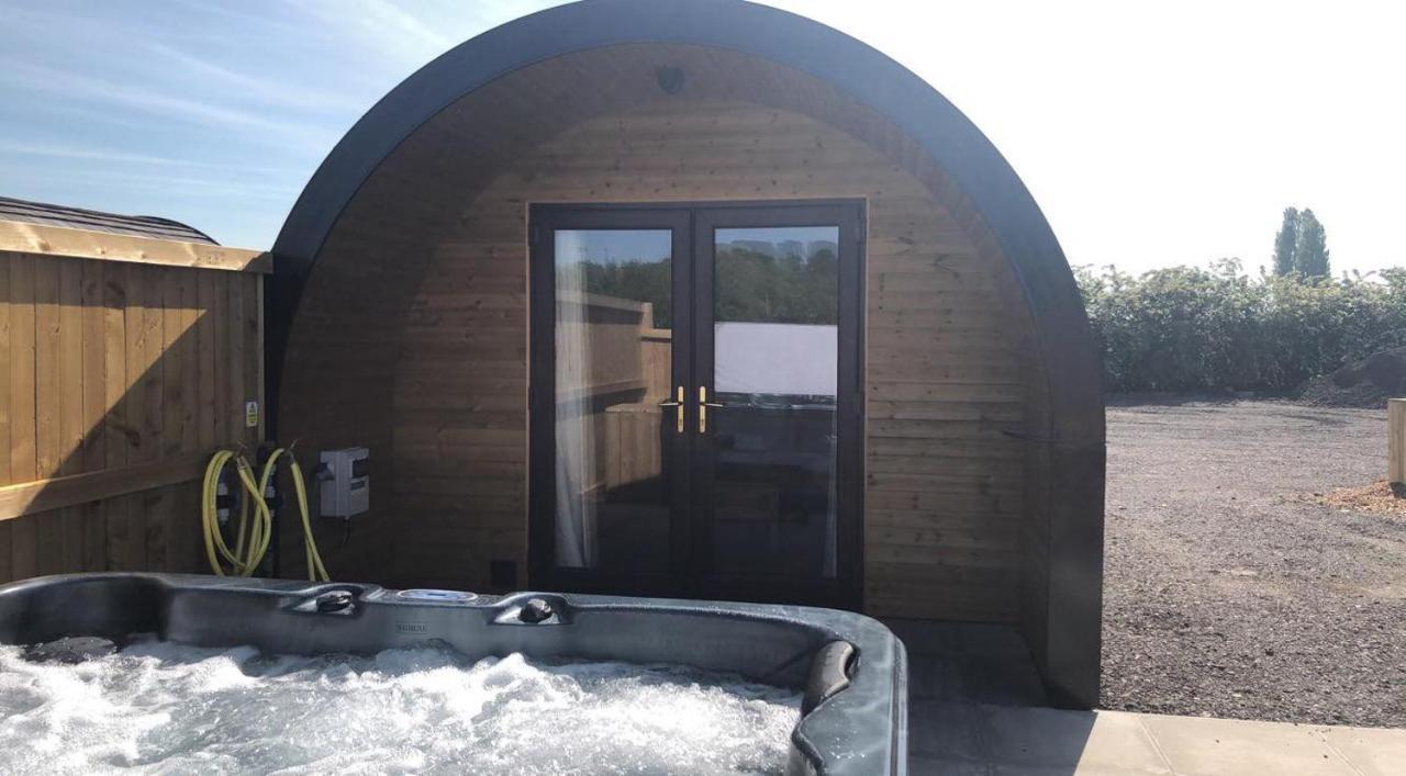 Hôtel Superior Glamping Pod With Hot Tub à Frodsham Extérieur photo