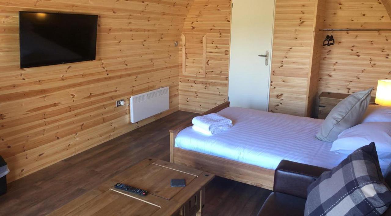 Hôtel Superior Glamping Pod With Hot Tub à Frodsham Extérieur photo